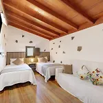 בית נופש Lola And Rafael's Moya (Gran Canaria)