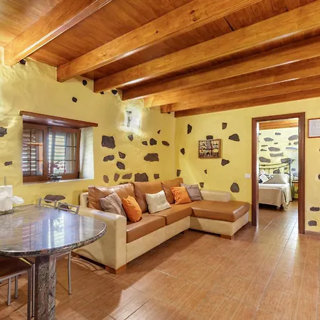 Lola And Rafael's Tatil Evi